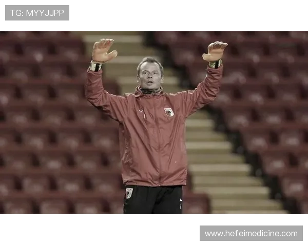 阿森纳全队缠黑纱悼念曼宁格